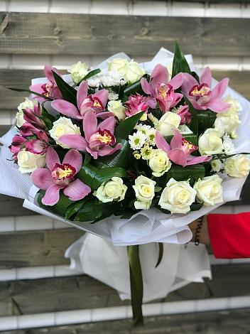 Букет цветов из: Розы и Хризантемы в Березнецово