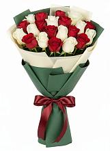 Букет Микс из красных и белых роз в Березнецово