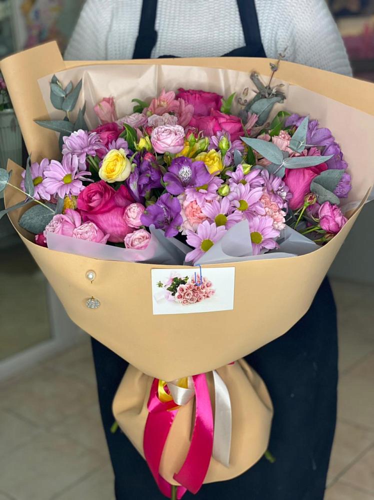 Букет цветов из: Хризантемы, Гвоздики и Альстромерии в Березнецово