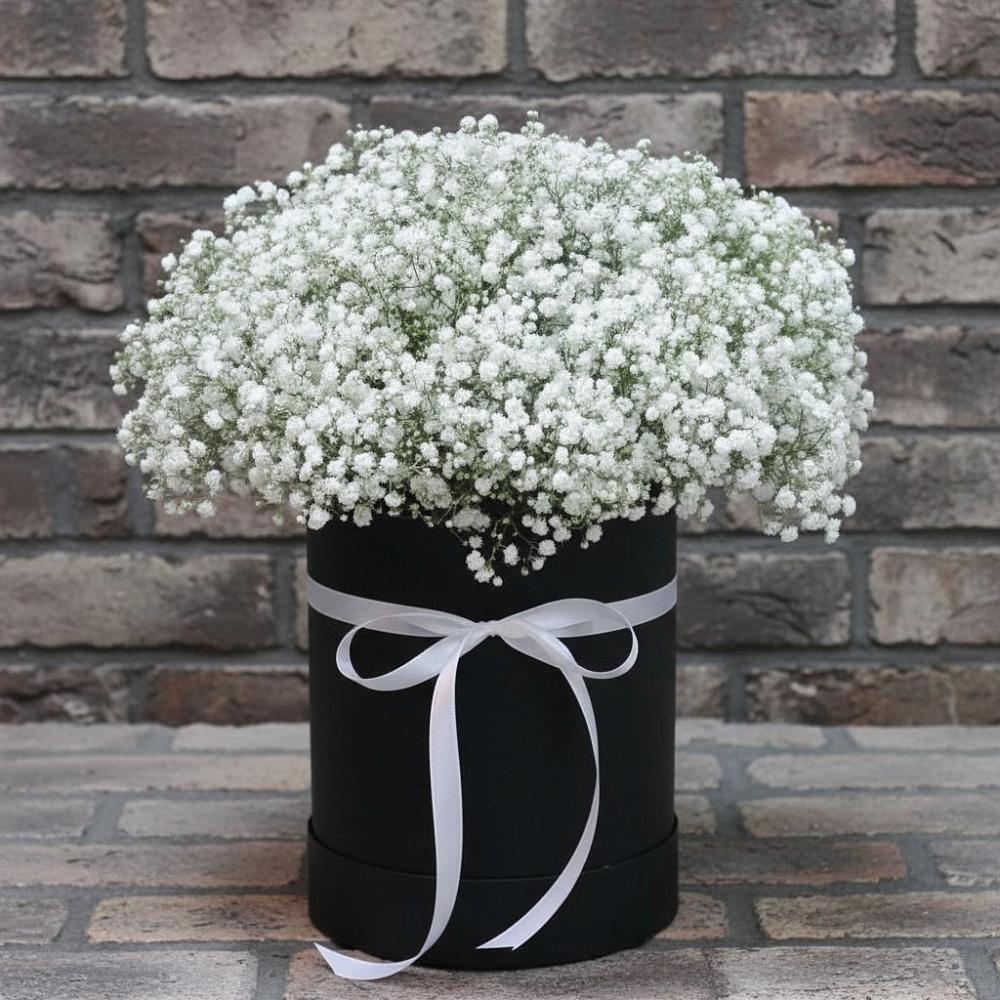 Цветочная композиция из Гипсофила в шляпной коробке в Березнецово