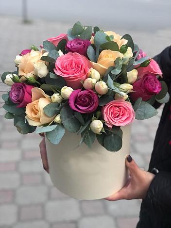 Цветочная композиция из Розы в шляпной коробке в Березнецово