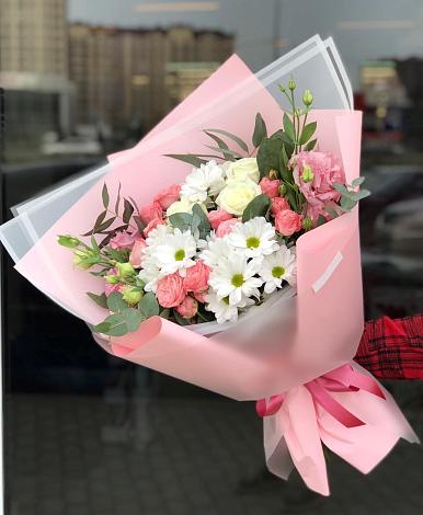 Букет цветов из: Розы, Лизиантусы и Хризантемы в Березнецово