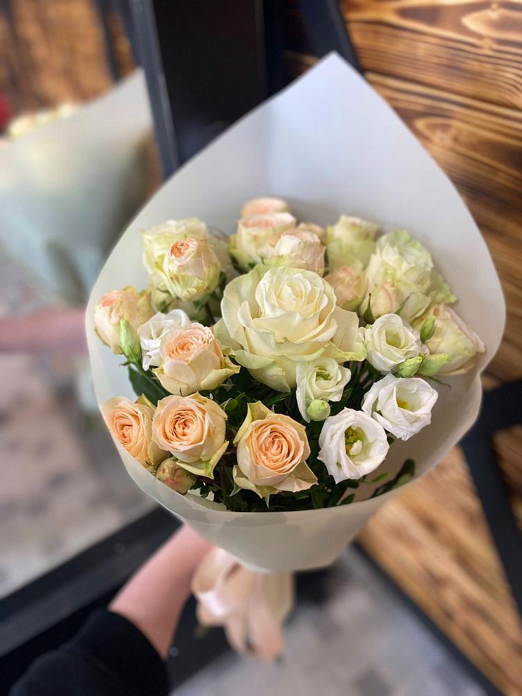 Букет цветов из: Розы и Лизиантусы в Березнецово